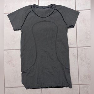 Swiftly Tech Short-Sleeve Shirt 2.0 Color: Black & White Stripped